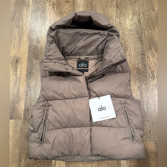 NWT Alo Yoga Gold Rush Puffer Vest Light Cocoa Size S - Picture 1 of 6